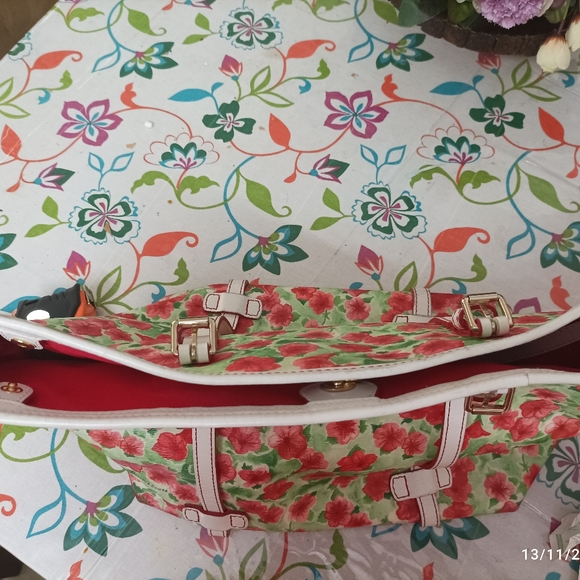 Authentic Dooney and Bourke Large Petunia Tote - Picture 15 of 16